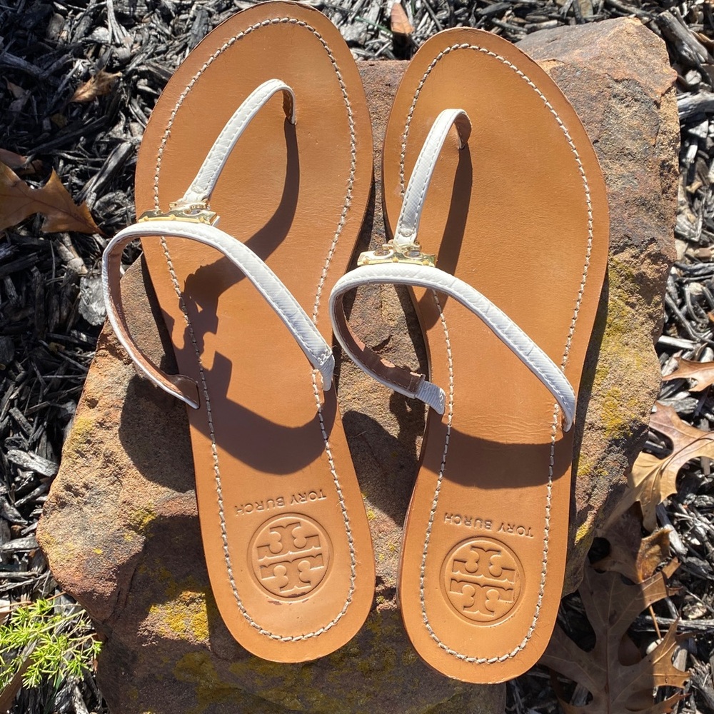 Tory Burch Tan Leather Thong Sandals with White Straps and Gold Logo Charm - Picture 3 of 16